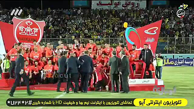 لحظه بوسیدن پای سید جلال حسینی...