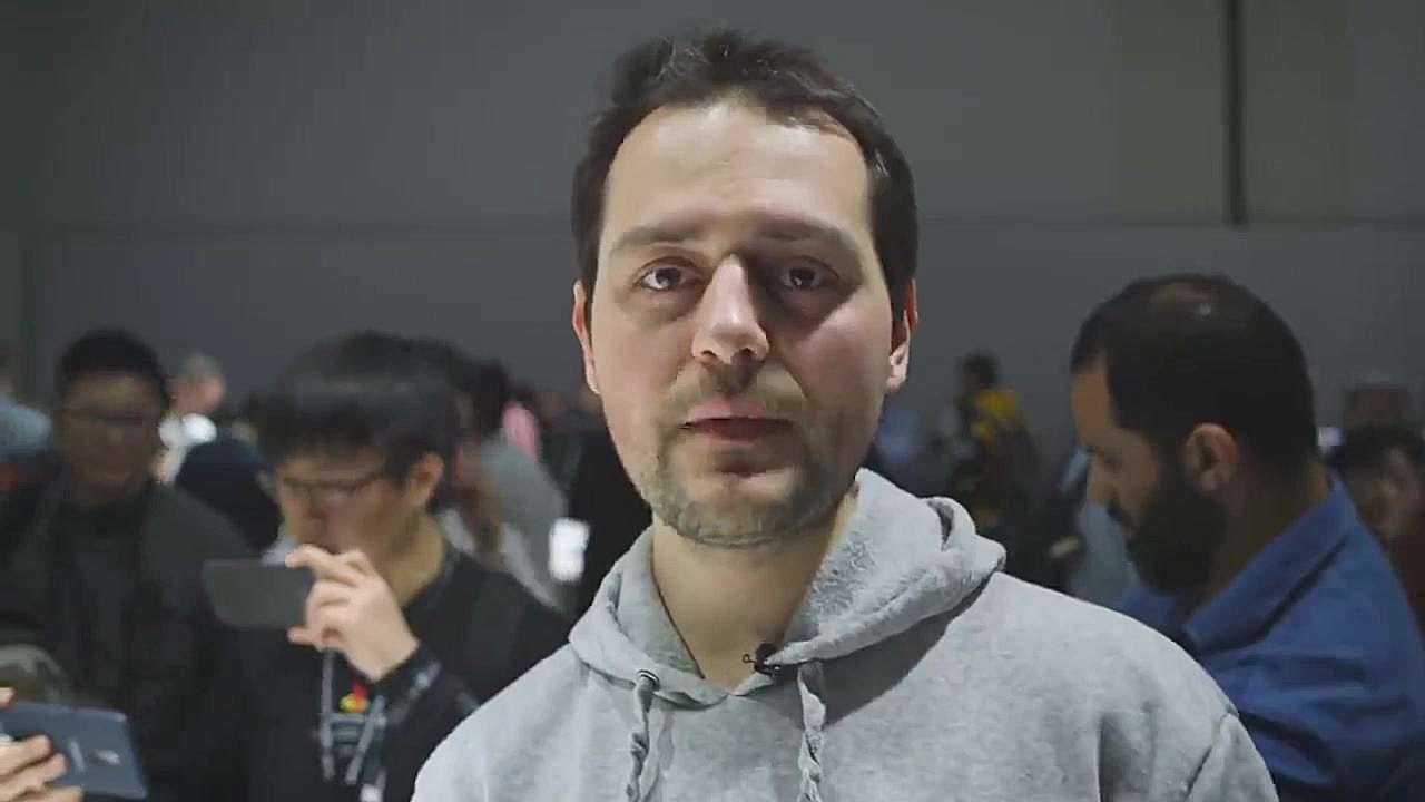 عرضه گوشی هوشمند با زوم ده ایک...