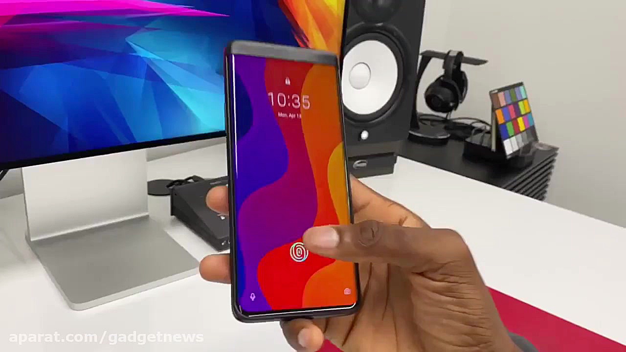 نگاه نزدیک به نمایشگر وان پلاس...