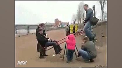 وقتی دوتا خرس گنده الاکلنگ باز...