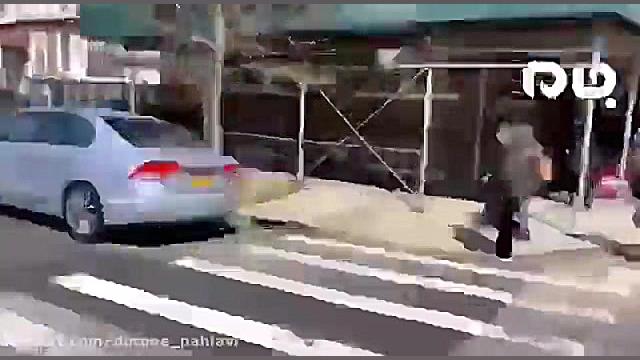 صف طولانی آمریکایی ها برای دری...