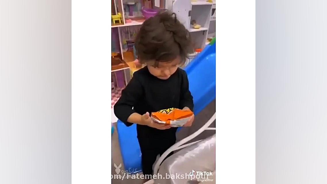 فقط یه چیزهس که گریه کردن دختر...