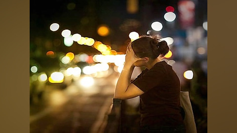 گریه میکنم....