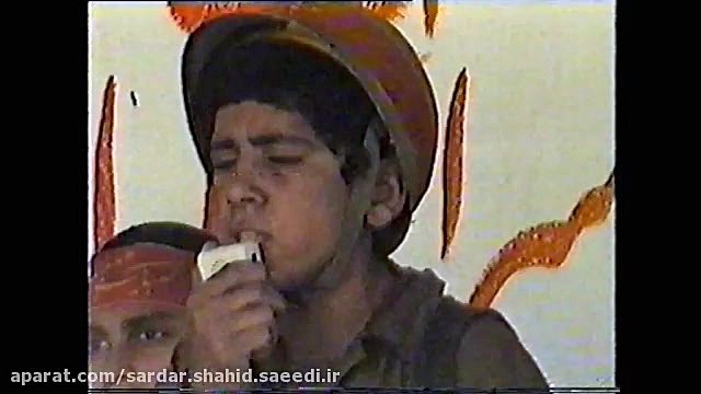 شهید سعیدی در جمع رزمندگان دفا...