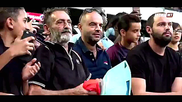 لحظات احساسی و ادای احترام در...