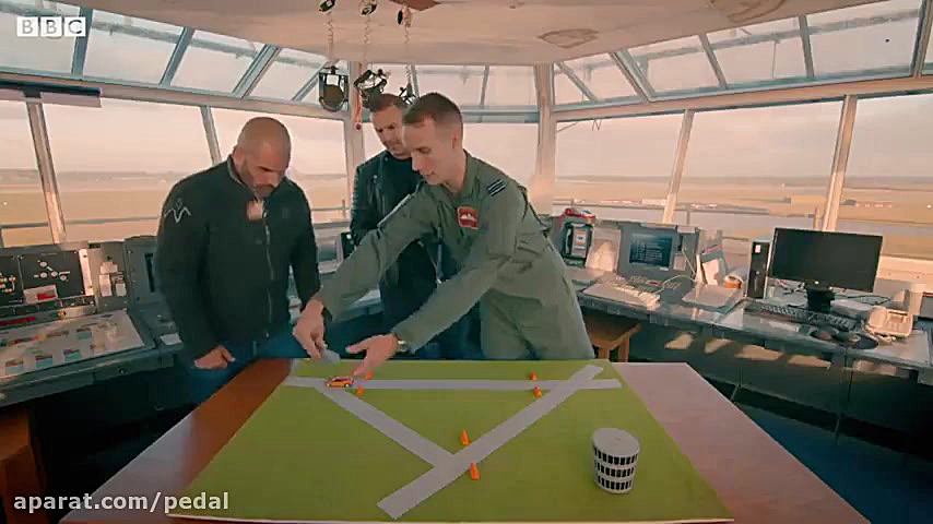 مکلارن اسپیدتیل در برابر جت جن...