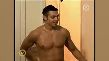 دوربین مخفی در حمام (طنز)