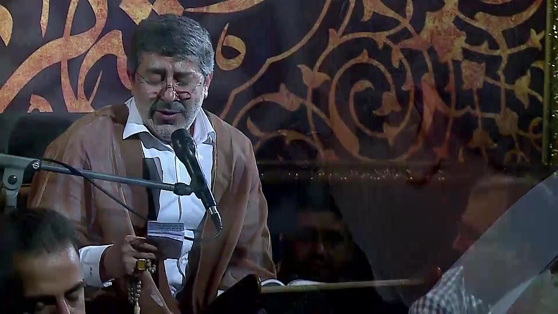 خودمو ذلیل سلطان میکنم زمزمه ش...