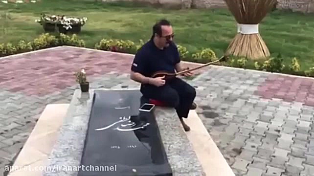 نوازندگی کیوان ساکت بر سر مزار...