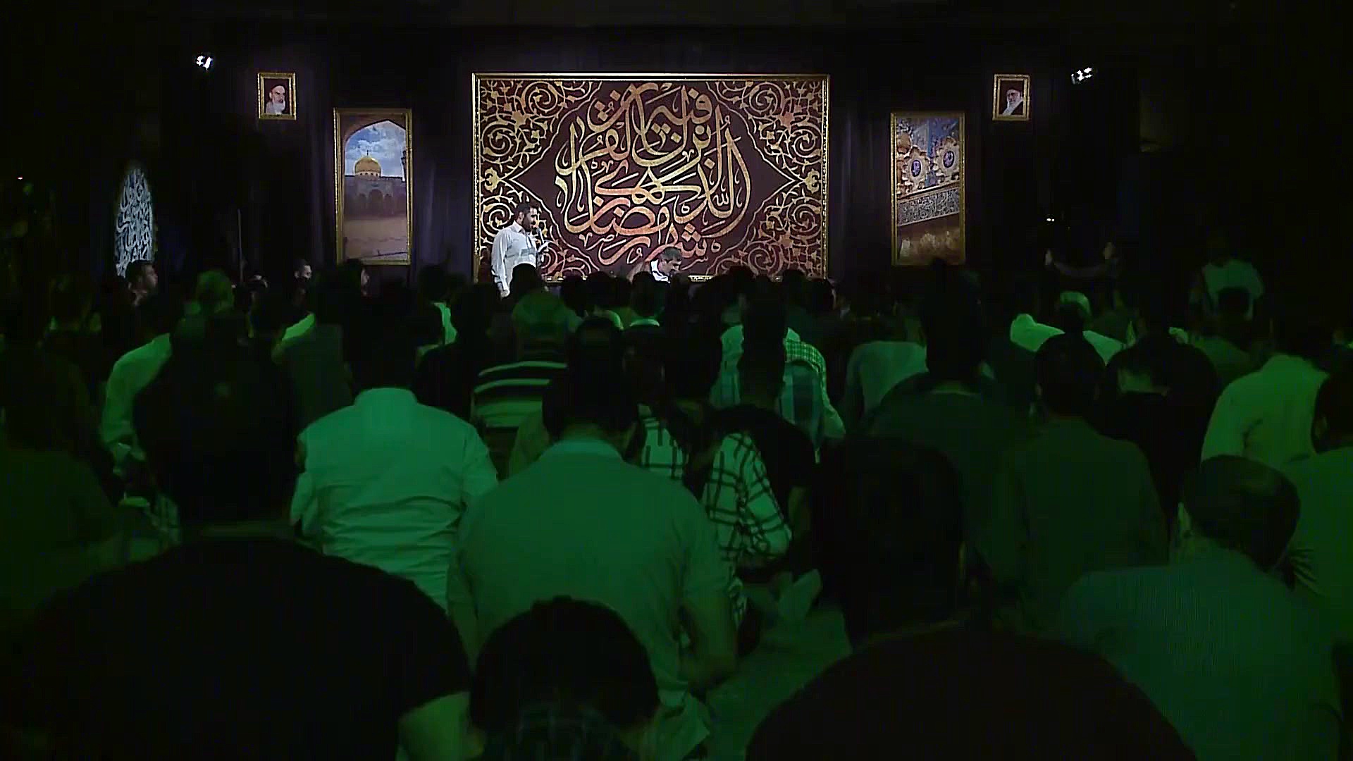 پیرمردی خسته از زمینه سینه زنی...