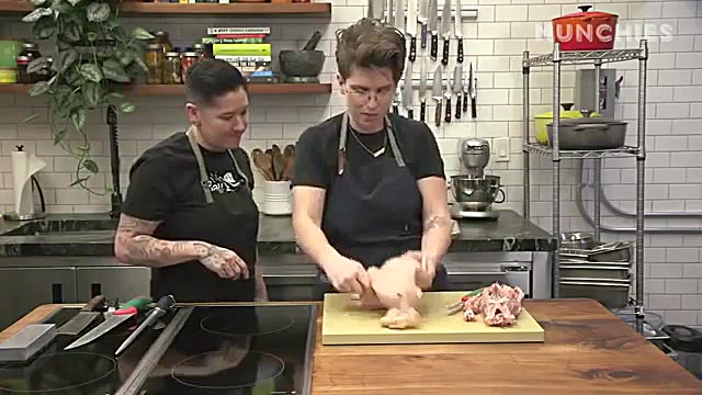 سه راه برای تکه کردن یک مرغ در...