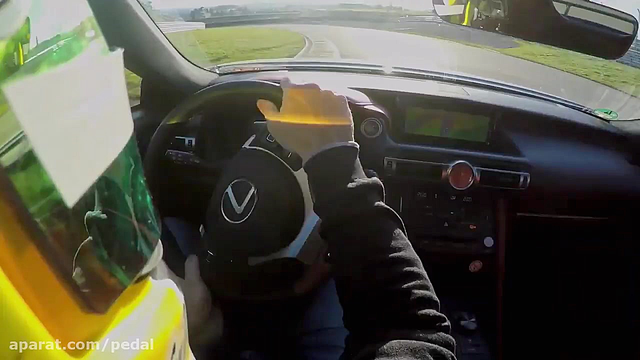 یک دور داغ در پیست با لکسس RC...