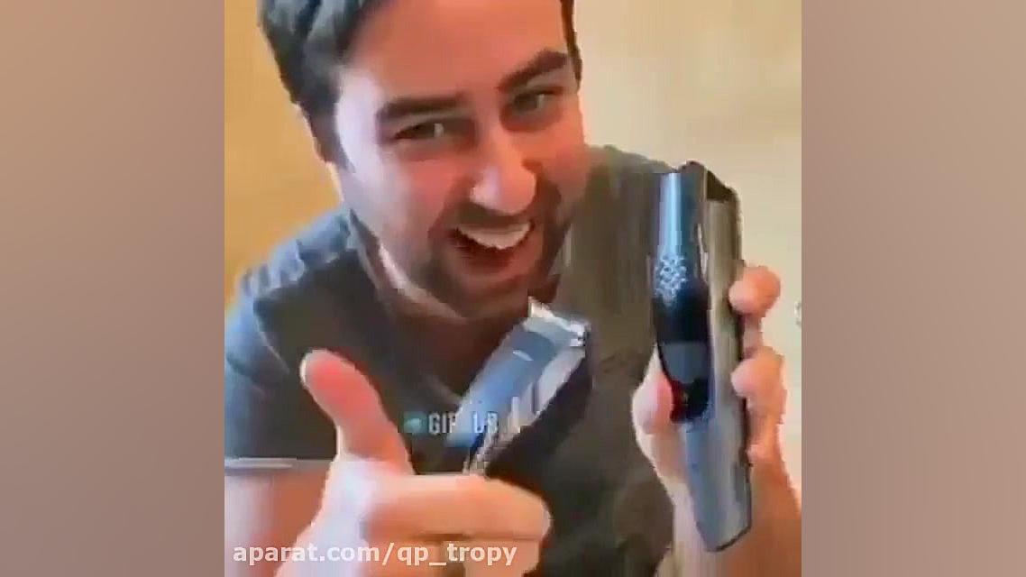 زنش جرش میده قشنگ ته خندس نگاه...