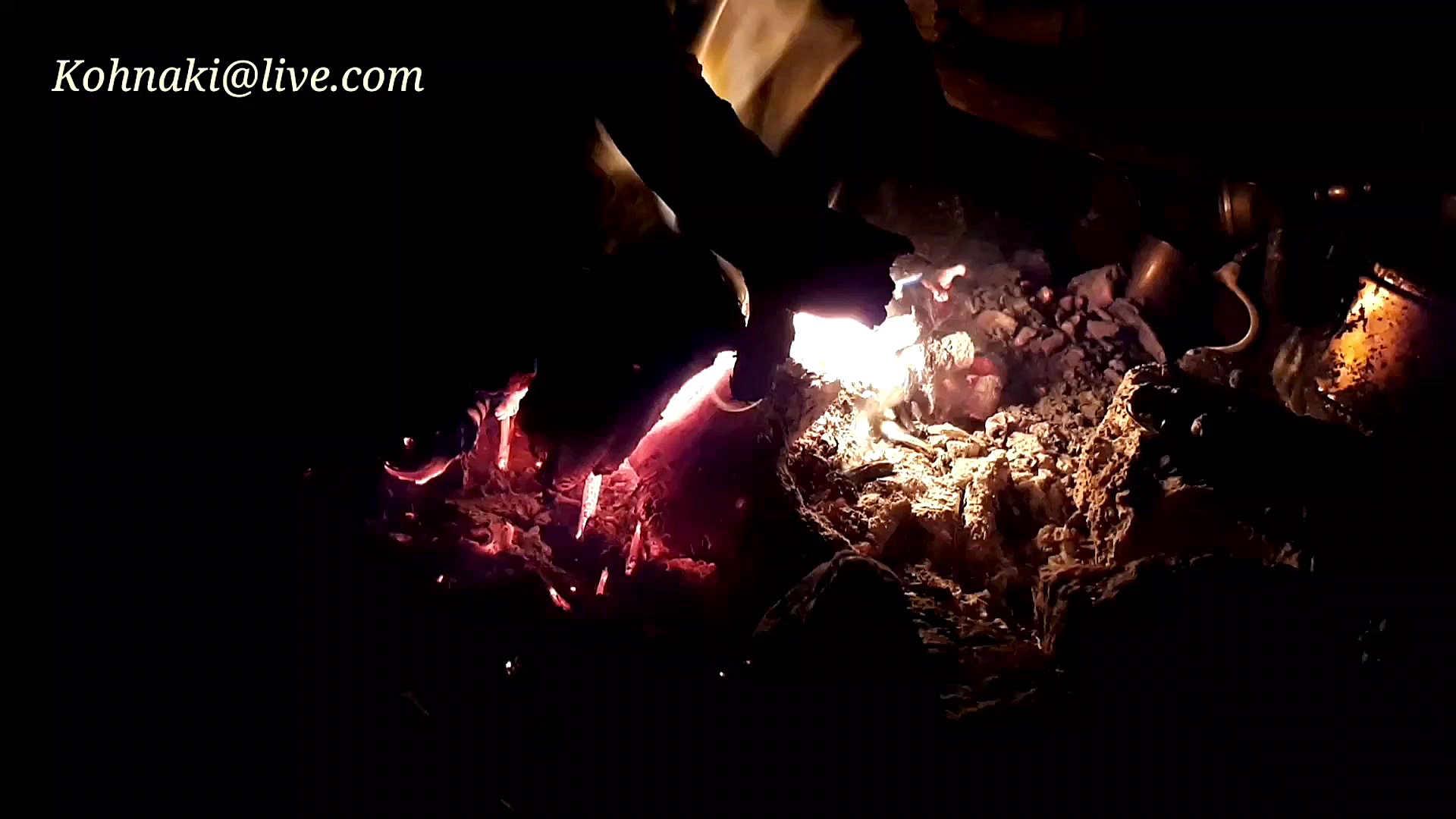 شب نشینی کنار آتش