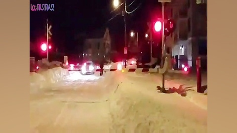 مرد تنها، شب برفی و قطار