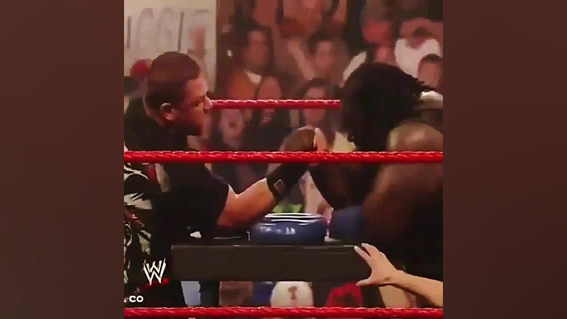 مچ اندازی مایک هنری و جان سینا