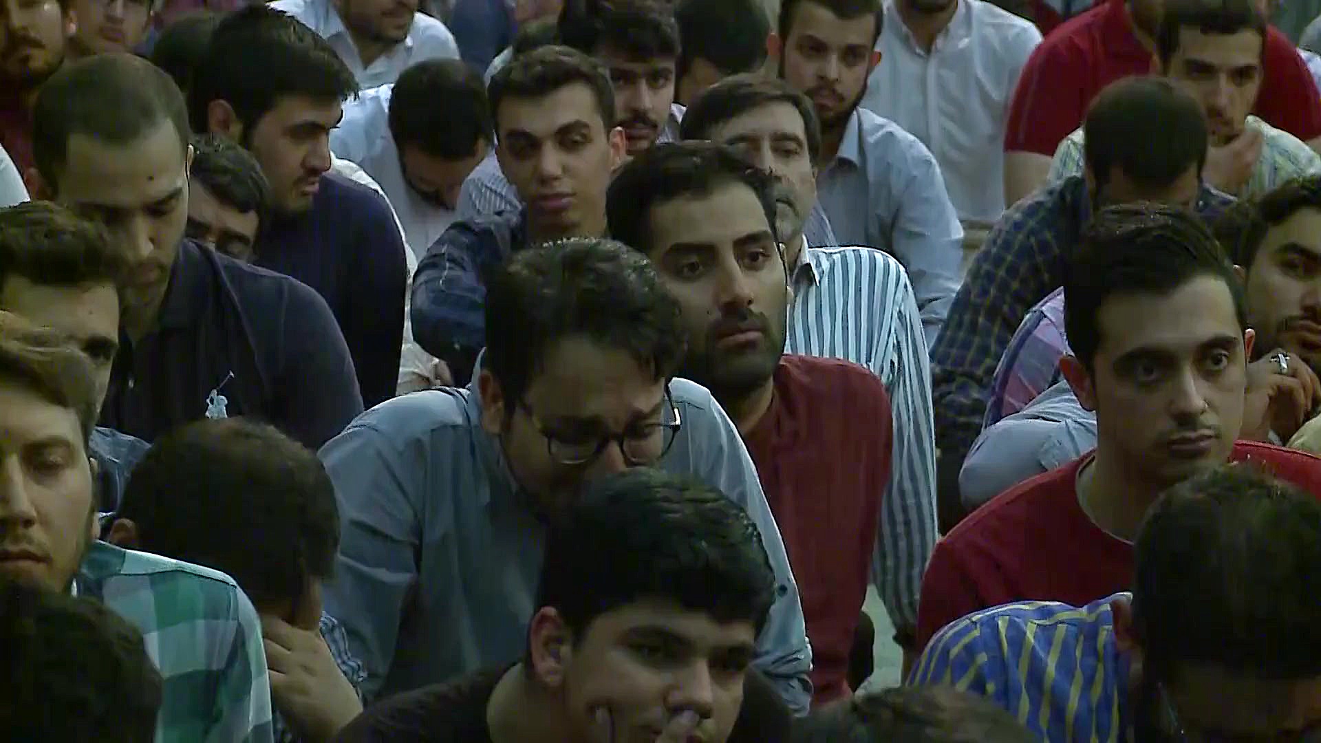 دوباره بوی غزل میرسد به شامه م...