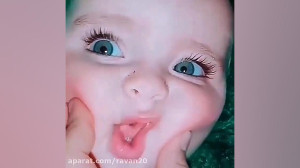 پسر چشم سبز زیبا و خوردنی