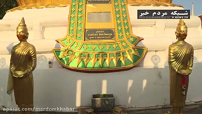 گذاشتن ماسک بر روی صورت یک مجس...