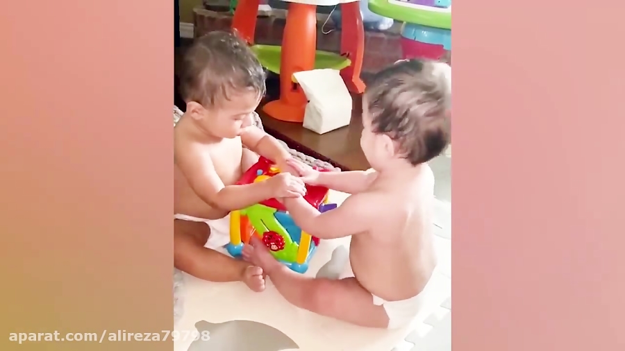 کلیپ خنده دار از دعوا بچه های...