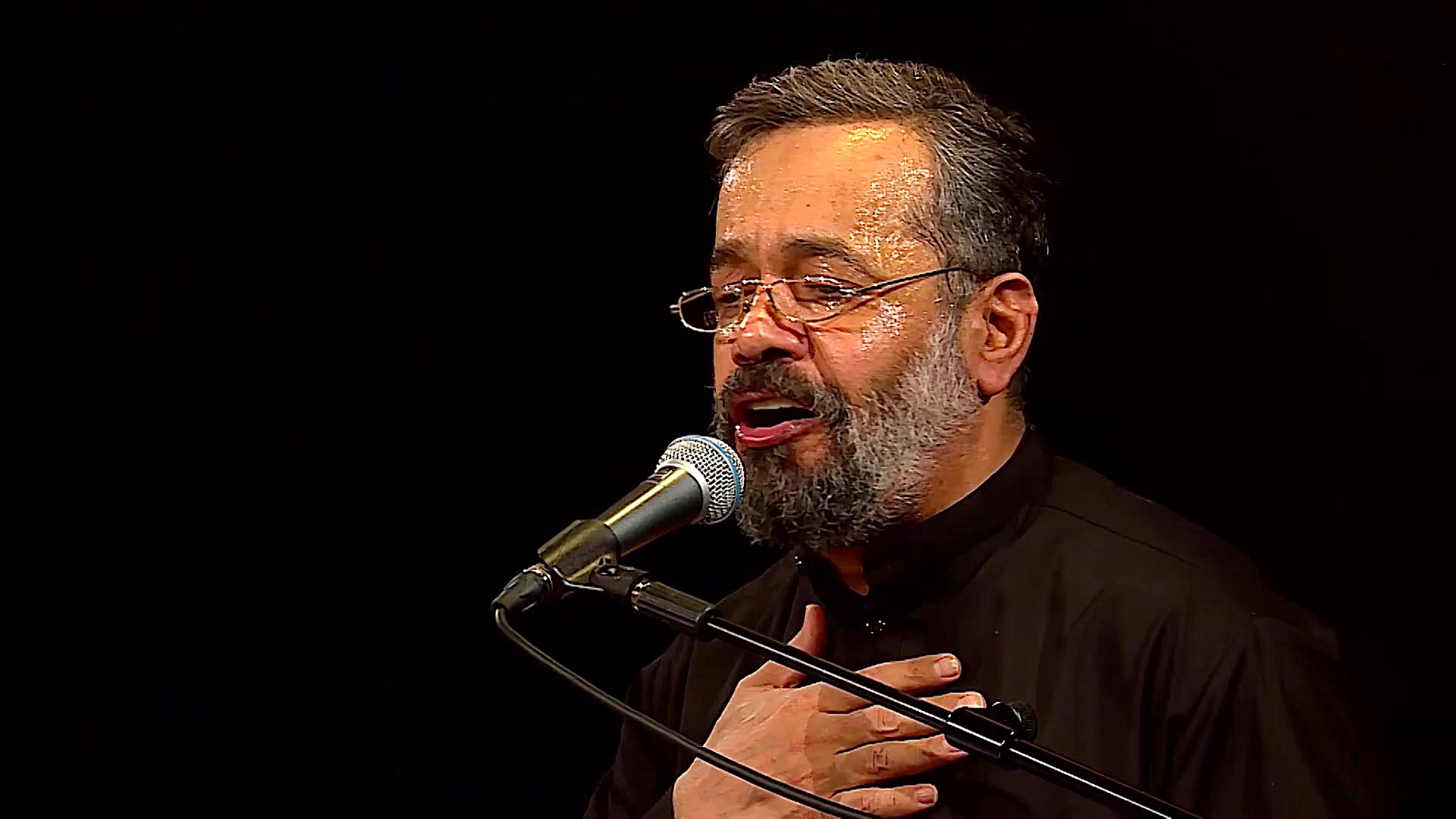 میگذرد کاروان روی گل ارغوان نو...