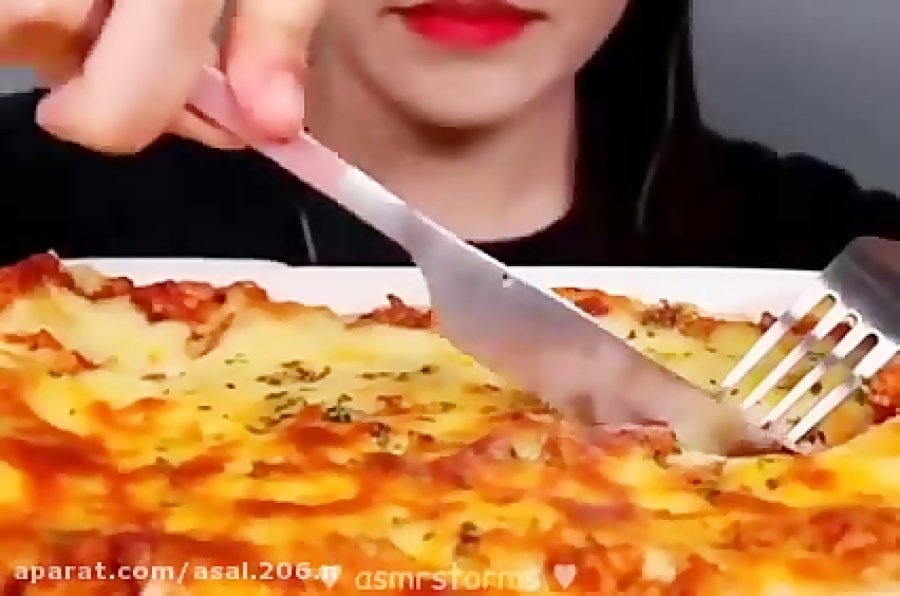 لازانیا خوری