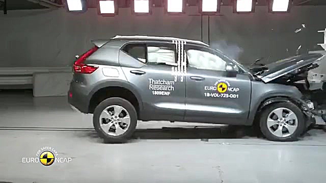 تست تصادف ولوو xc40