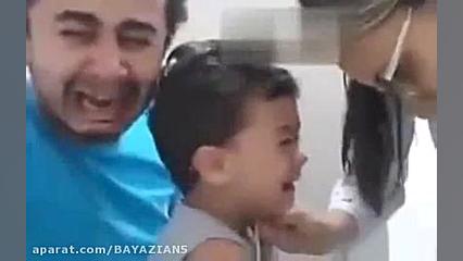 دارن به دست پسره آمپول میزنن ف...