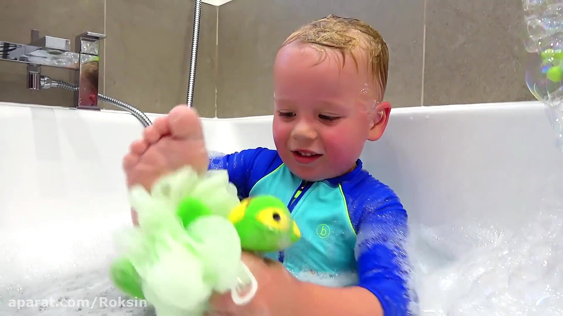 آب بازی گبی و الکس!