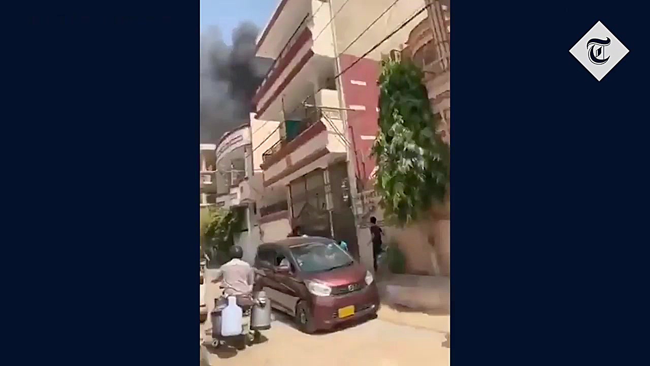 سقوط هواپیمای مسافربری در کراچ...