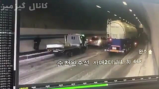 تصادف خفن تریلی در تونل