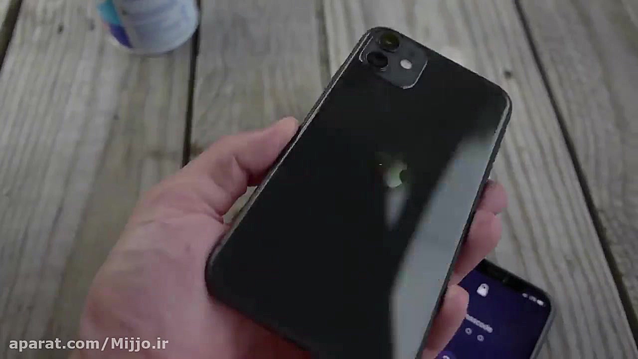 مقاومت آیفون 11 در برابر باروت...