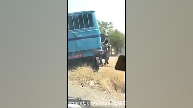 حمله به خودروی حامل زندانیان د...