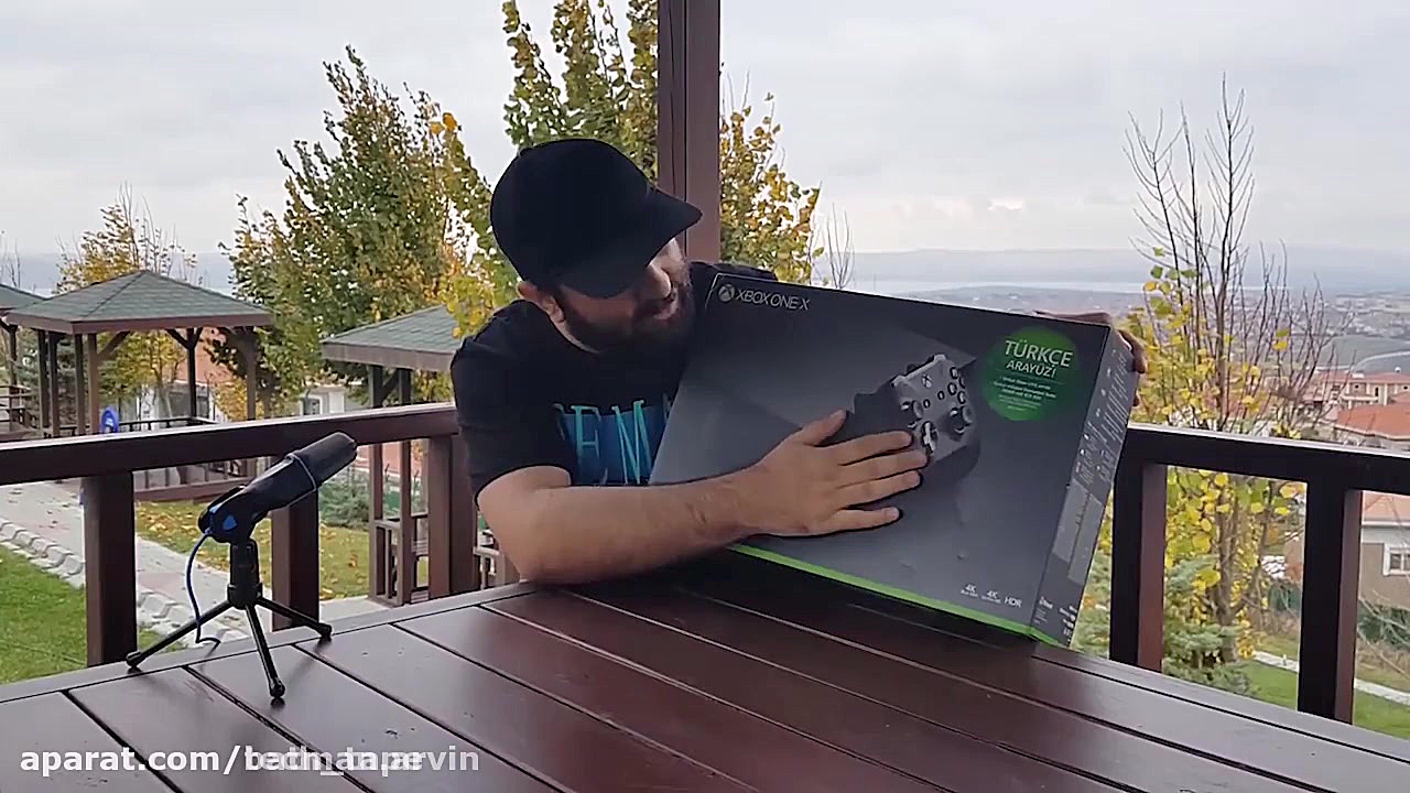 انباکسینگ xbox one x