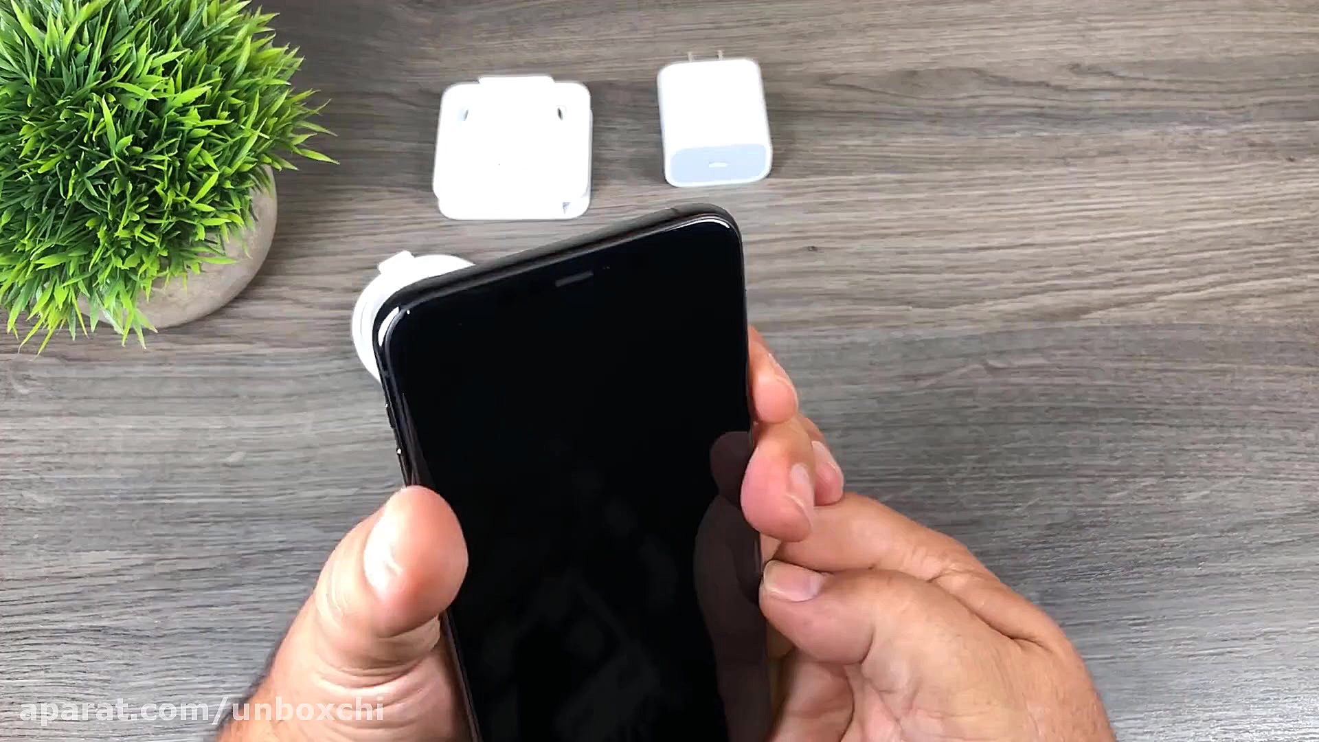 آنباکس گوشی iPhone 11 Pro Max...