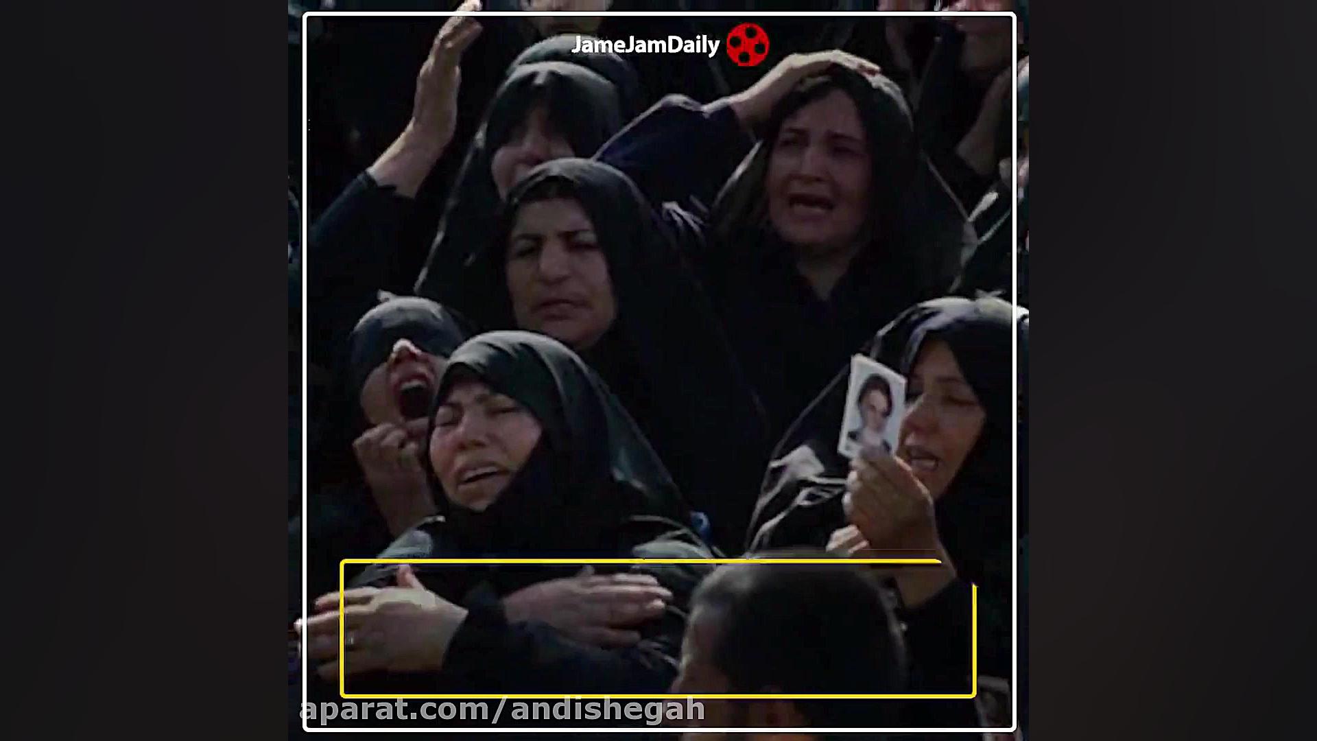 با اشک چشم، امام(ره) را غسل دا...