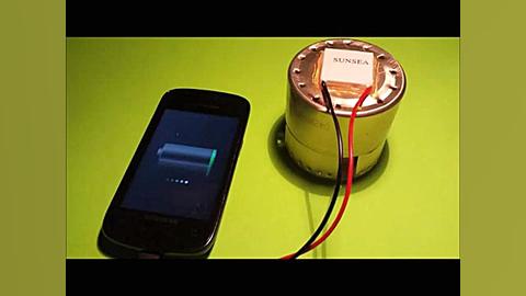 شارژ موبایل با یک شمع