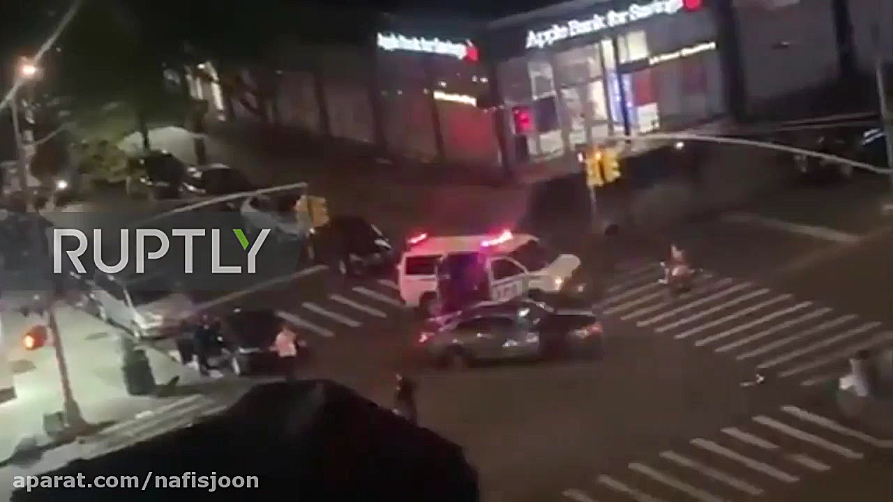 لحظه زیرگرفتن افسر پلیس آمریکا...