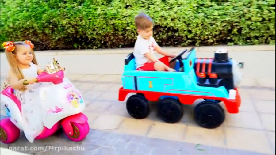 دیانا و اسباب بازی های جدید ما...