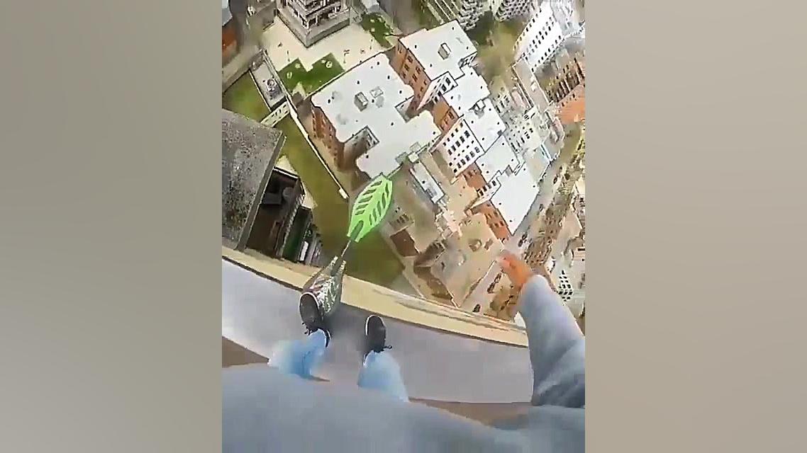 اسکیت سورای لبه دیوار