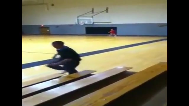 عرضه ی برگردون زدن را نداره