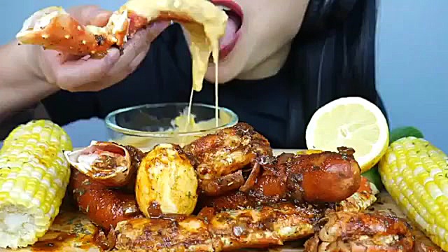 چالش آسمر (خوردن خرچنگ و ذرت و...