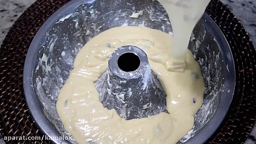 کیک اسفنجی کشمشی ساده که می تو...