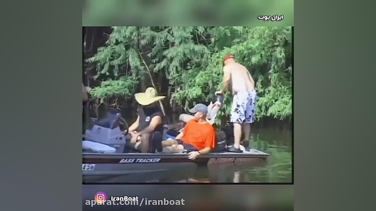 لحظه منفجر شدن موتورقایق