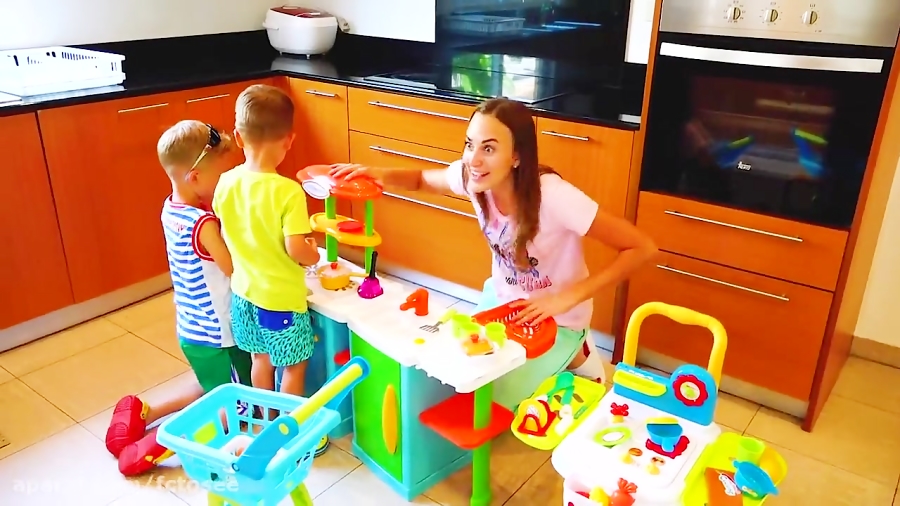 ولاد و نیکیتا | ولاد و نیکی در...