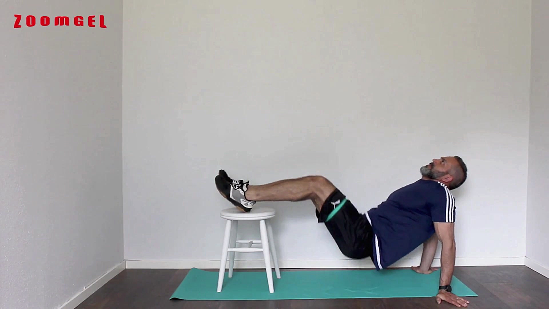 16 بلند کردن باسن با هر دو پا...