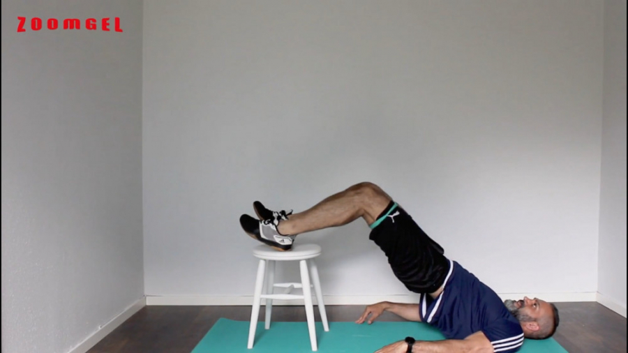 18 بلند کردن باسن با دو پا روی...