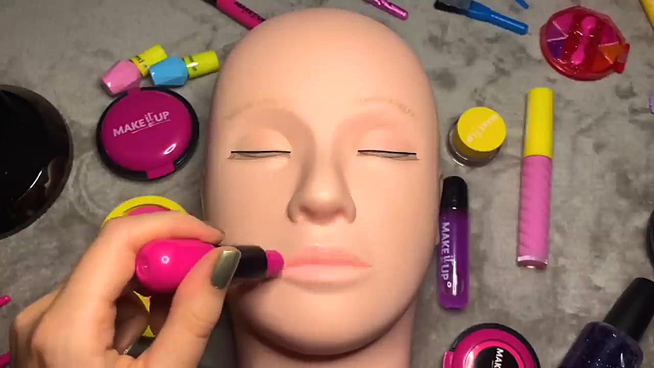 اسمر میکاپ روی مانکن