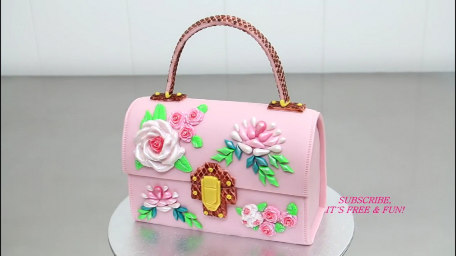 کیک آرایی و طراحی کیک  کیف