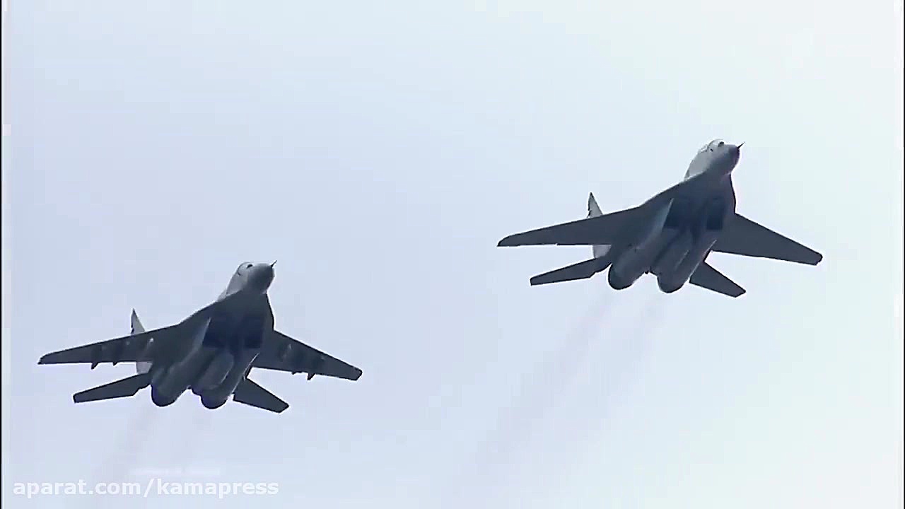 رژه جنگنده ها و بمب افکن های ا...